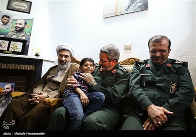 دیدار رئیس سازمان بسیج مستضعفین با خانواده شهید مدافع حرم افشین ذورقی در گرگان