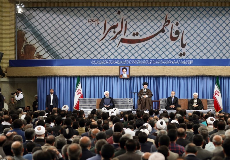 امام خامنه‌ای خطاب به نامزدهای انتخابات: به مردم قول بدهید که برای بازکردن گره‌ها نگاه‌تان به بیرون از مرزها نباشد