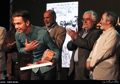تقدیر از برگزیدگان تئاتر مردمی بچه های مسجد 