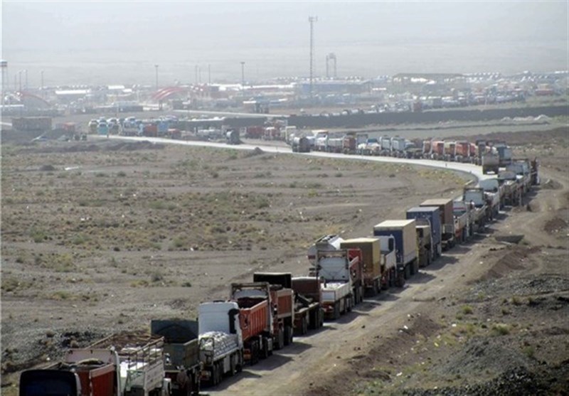 اخبار اربعین 98| 3 هزار کامیون حامل تجهیزات موکب‌ها پشت مرز مهران