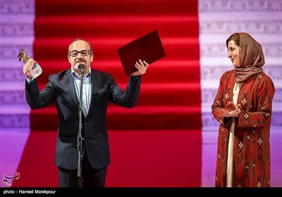اهدای سیمرغ زرین بهترین فیلم سی و پنجمین جشنواره جهانی فیلم فجر به اصغر یوسفی‌نژاد برای فیلم اِو