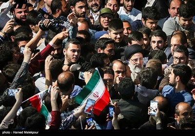 ورود حجت‌الاسلام سیدابراهیم رئیسی به اولین همایش حامیان مردمی در تهران