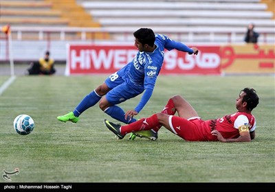 دیدار تیم های فوتبال پدیده مشهد و استقلال تهران