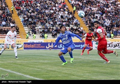 دیدار تیم های فوتبال پدیده مشهد و استقلال تهران
