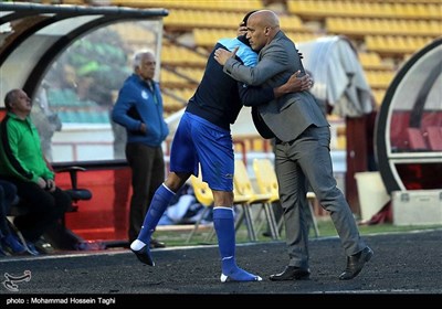 دیدار تیم های فوتبال پدیده مشهد و استقلال تهران