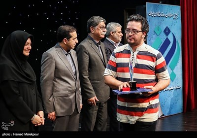 تقدیر از برگزیدگان نخستین جشنواره مطبوعات و خبرگزاری‌های انجمن صنفی خبرنگاران و روزنامه‌نگاران ایران