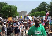 1000s Protest Trump&apos;s Climate Change Policies (+Photos)