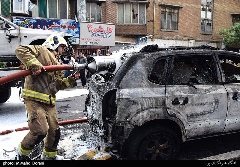 جزئیات جدید از آتش‌سوزی زنجیره‌ای خودروها در خیابان پلیس/ سوختن خودروی بازیگر معروف در میان شعله‌ها + تصاویر و فیلم