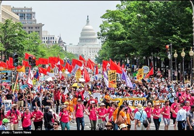 تظاهرات هزاران آمریکایی در مقابل کاخ سفید