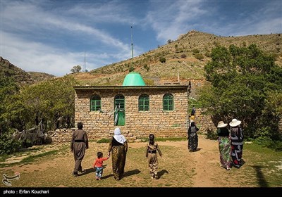 مقبره پیرشالیار در نزدیکی روستای هورامان تخت