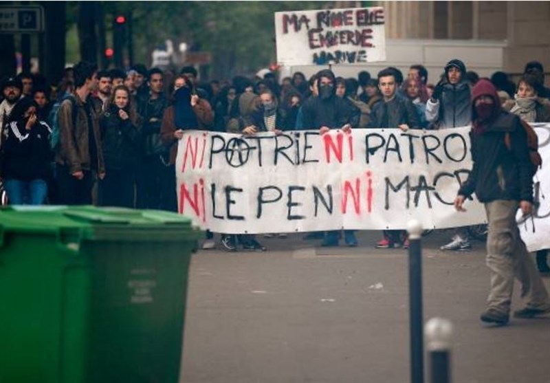 اعتراض خیابانی مردم در پاریس علیه هر دو نامزد راه یافته به دور دوم انتخابات ریاست جمهوری فرانسه - پنجشنبه 7 اردیبهشت
