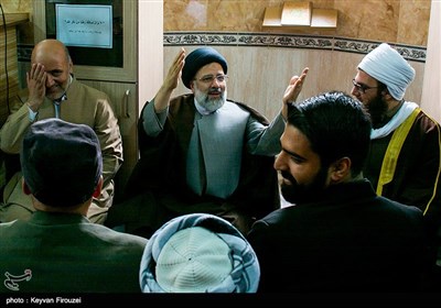 Raisi Goes to Kurdistan in Race for Presidency