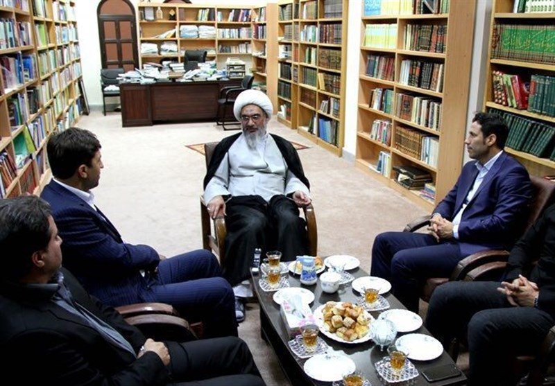 امام جمعه بوشهر در دیدار با اعضای پارس جنوبی: با تیم بومی در لیگ برتر شرکت کنید