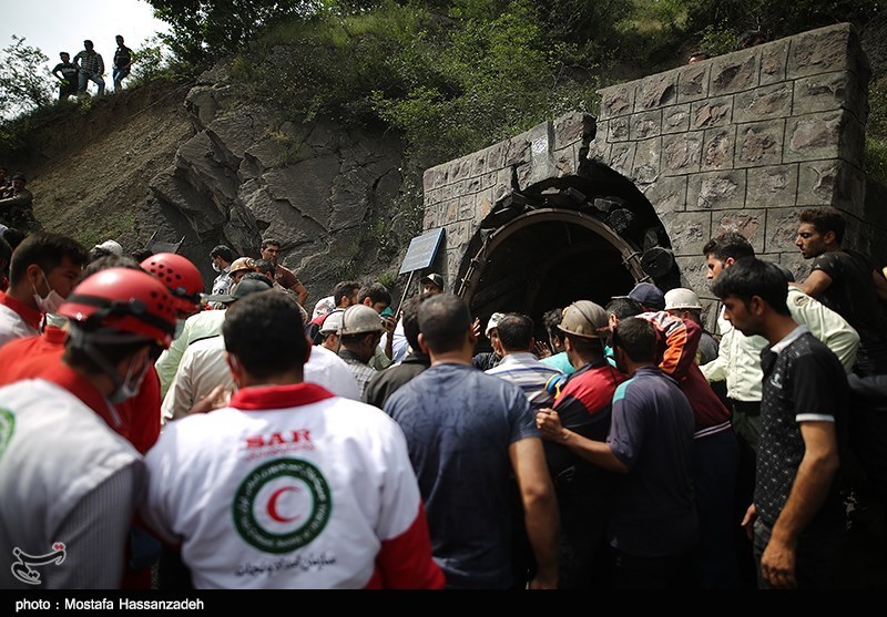 32 کارگر در عمق 1200 متری تونل معدن آزادشهر محبوس شده‌ند/مردم برای نجات این کارگران دعا کنند