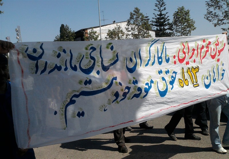 شعار می‌دهند &quot;اقتصاد مقاومتی&quot;، آن وقت دولت روحانی به وزیرش مجوز نابودی پوشاک ایرانی می‌دهد