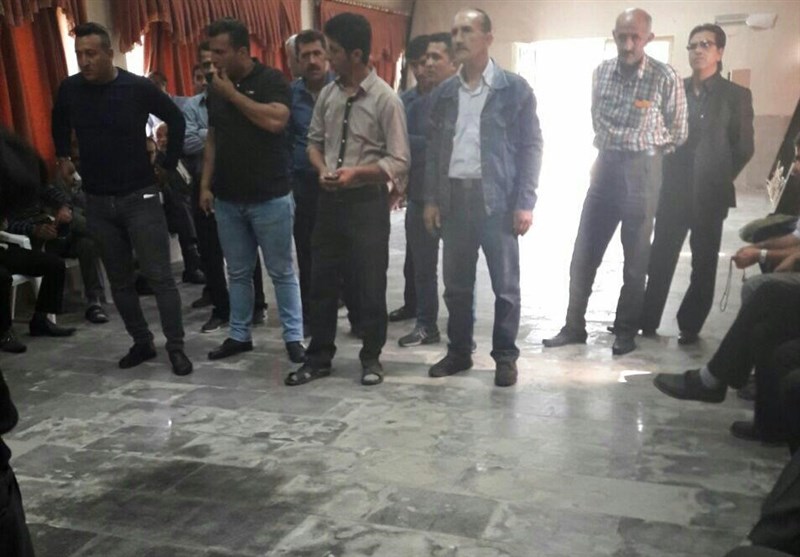 اعتصاب رانندگان تاکسی در مقابل شهرداری بیدستان قزوین- اخبار استانها تسنیم |  Tasnim