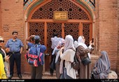 اصفهان| تکذیب ممنوعیت سفر گردشگران به ابیانه بدون راهنمای محلی؛ تصمیم برعهده میراث فرهنگی است