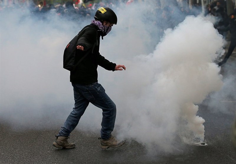 پاسخ پلیس پاریس با گاز اشک آور به تظاهرات شرق پایتخت+فیلم