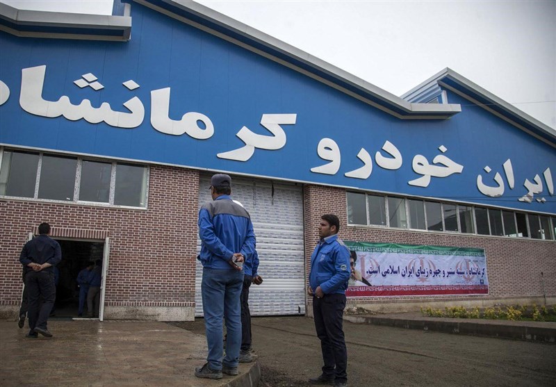 کاهش تولید روزانه ایران خودرو صحنه؛ ایران خوردو همچنان با کمبود قطعات مواجه است