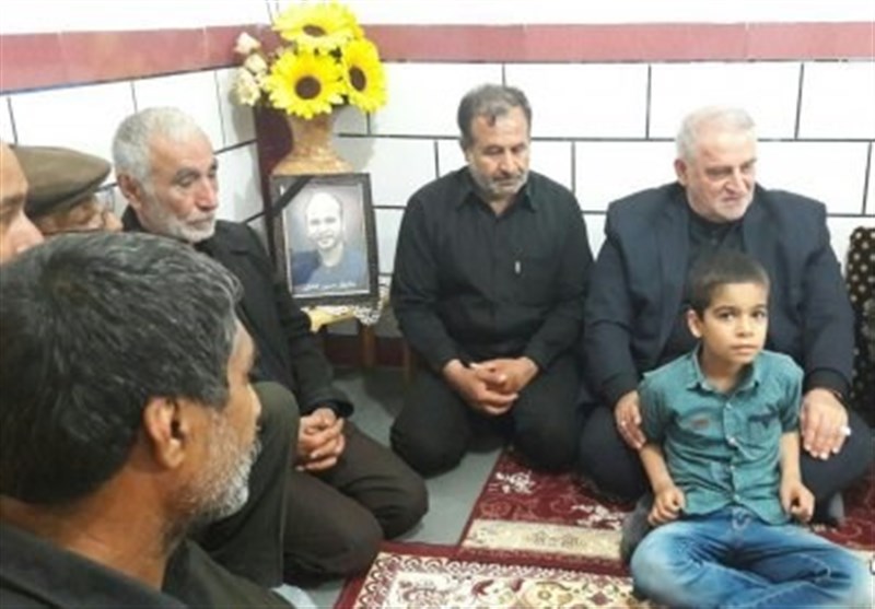 استاندار گلستان با خانواده جان‌باختگان معدن آزادشهر دیدار کرد‌
