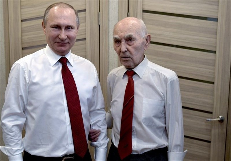 دیدار پوتین با رئیس 90 ساله‌اش در «کا گ ب» +عکس و فیلم