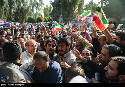 ورود محمد باقر قالیباف به مسجد ارشاد اهواز