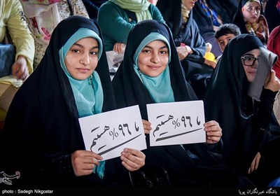 همایش دختران شهر در حمایت از قالیباف
