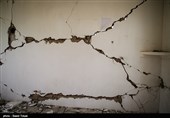 خسارت زلزله ناغان چهارمحال و بختیاری به شبکه‌های برق/ترک‌خوردگی دیوارها و ریزش سنگ از کوه