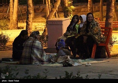 زلزلے کے بعد بجنورد کی عوام نے پارکوں میں رات بسر کی
