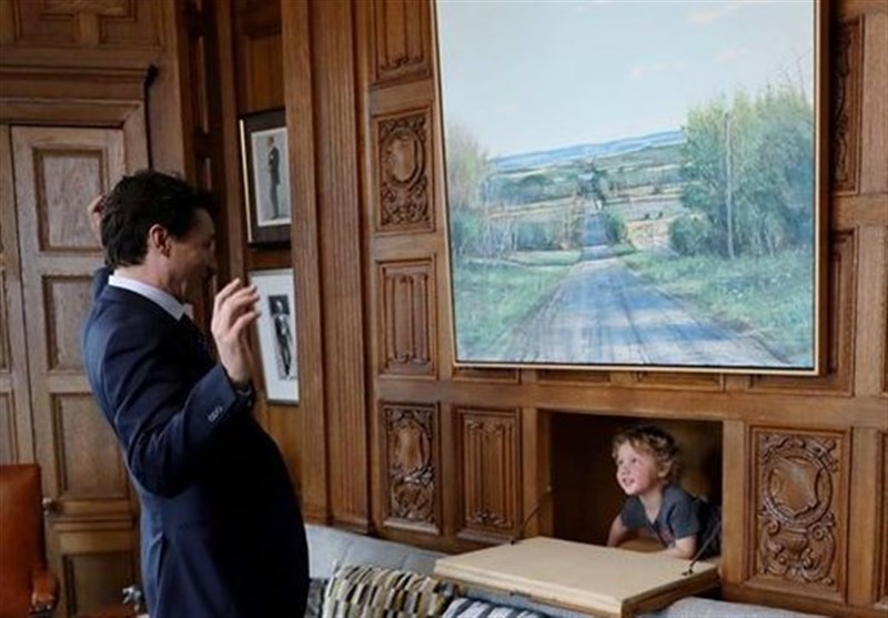 کنفرانس خبری نخست‌وزیر کانادا و فرزند 3 ساله‌اش + تصاویر