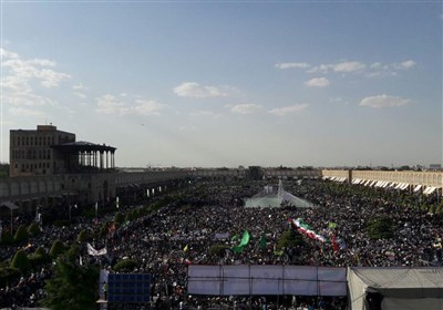 حماسه مردم اصفهان در استقبال از رئیسی