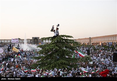 Presidential Candidate Raisi Continues Electioneering in Isfahan