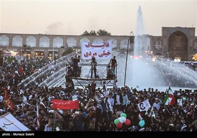 Presidential Candidate Raisi Continues Electioneering in Isfahan