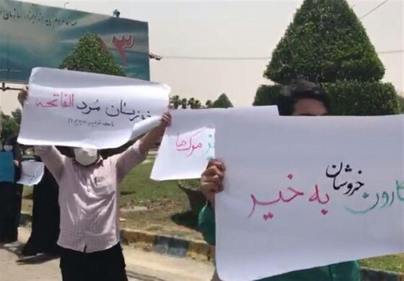 تجمعات اعتراض‌آمیز خوزستانی‌ها از چند ساعت پیش از سفر روحانی به خوزستان + عکس و فیلم