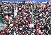 «سونامی خروش» حامیان سید محرومان به مشهد مقدس رسید/ جمعیت حاضر در میدان شهدا از مرز 100000 نفر گذشت+ عکس