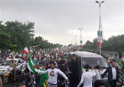 مقایسه استقبال از روحانی و رئیسی در مشهد