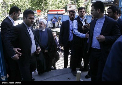 حضور حسن روحانی نامزد دوازدهمین دوره انتخابات ریاست جمهوری پای صندوق رای