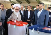 نماینده ولی‌فقیه در استان کرمانشاه رأی خود را به صندوق انداخت‌