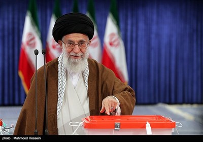 حضور رهبر معظم انقلاب در پای صندوق رای