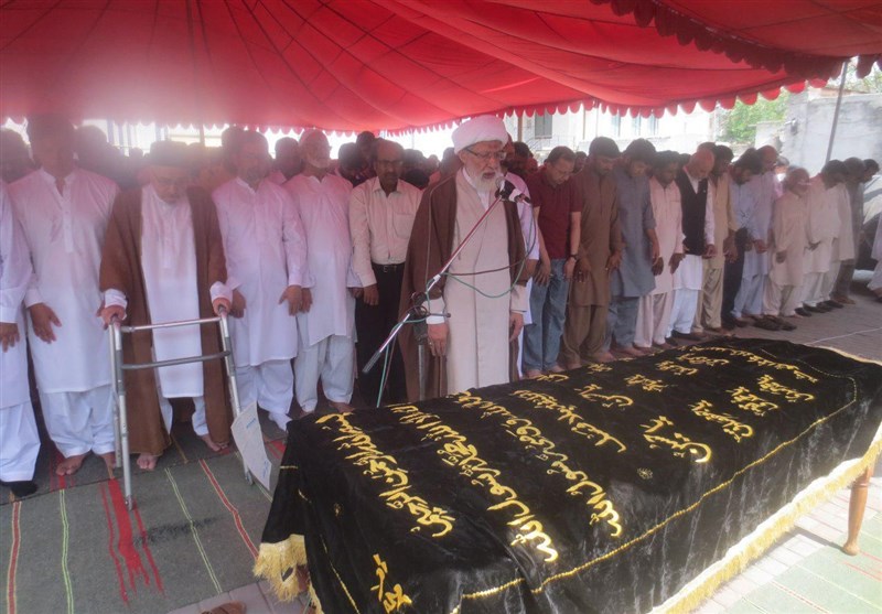 علامہ علی غضنفر کراروی کی نماز جنازہ شیخ شفاء نجفی کی اقتداء میں ادا کر دی گئی + تصاویر