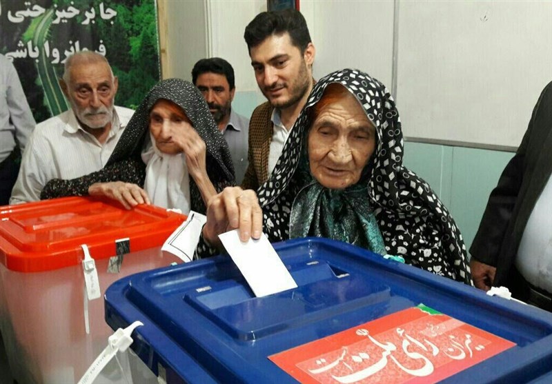بانوی 115 ساله گرمساری در انتخابات شرکت کرد‌