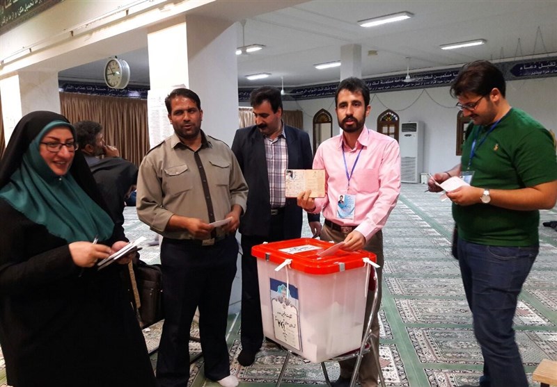 خبرنگاران یزد رای خود را به صندوق انداختند