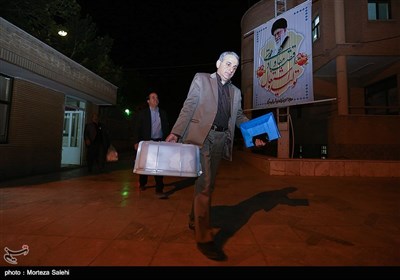 تحویل صندوق های رای به فرمانداری در مبارکه اصفهان