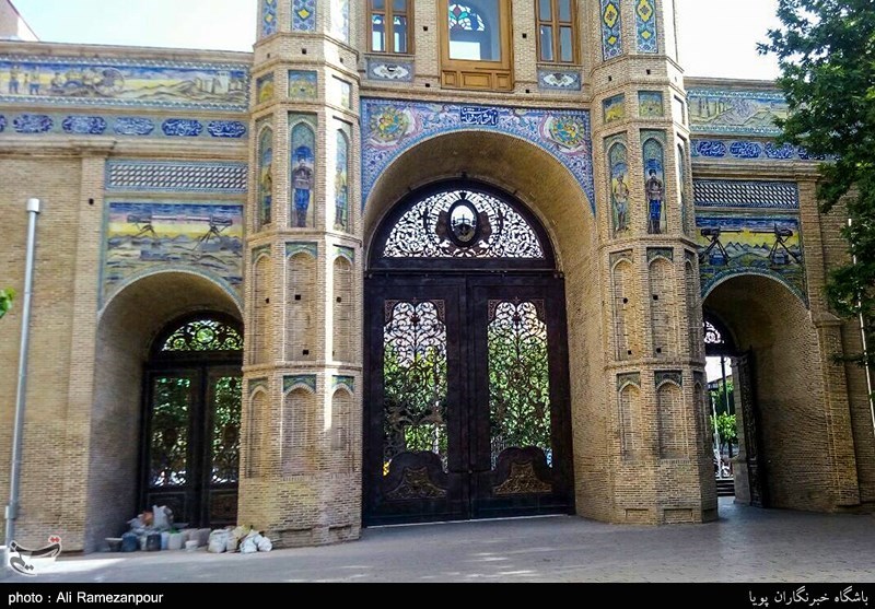 The Gate of National Garden in Iran&apos;s Tehran