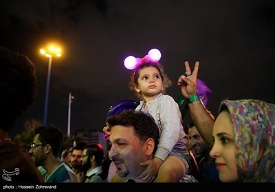 روحانی کے حامیوں کا ملک بھر میں جیت کا جشن