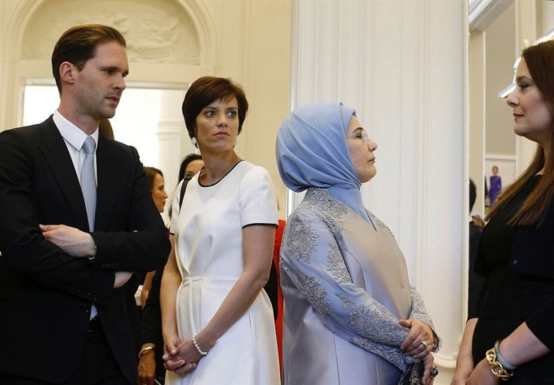 تصاویر/همسر همجنس‌گرای نخست وزیر لوکزامبورگ در کنار همسران اعضای ناتو