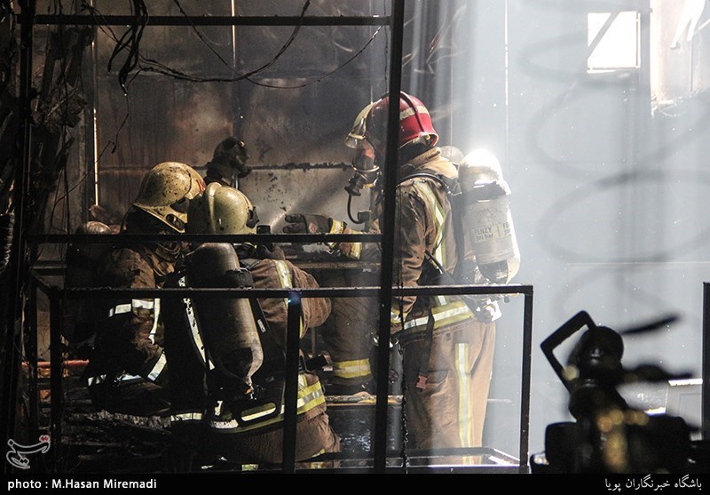 جزئیات آتش‌سوزی در هتل آپادانای تهران / نجات 4 کارگر محبوس شده