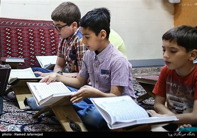 کلاس آموزش قرآن رده سنی خردسالان و نوجوانان در دارتحفیظ القرآن الکریم