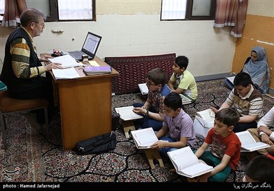 کلاس آموزش قرآن رده سنی خردسالان و نوجوانان در دارتحفیظ القرآن الکریم
