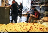 بی‌توجهی نانوایان تهرانی به شایعات کرونایی؛ خدمت ادامه دارد